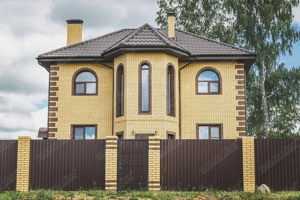Слайд #5 | Кронштейн трубы Grand Line на кирпич 90мм RAL 8017 шоколад